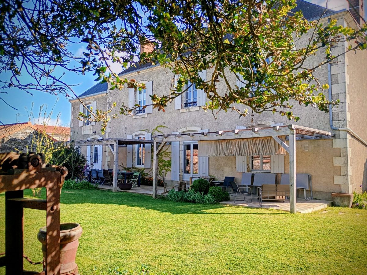 Meublé Le Clos des Hirondelles – La Couture 85320- coté jardin