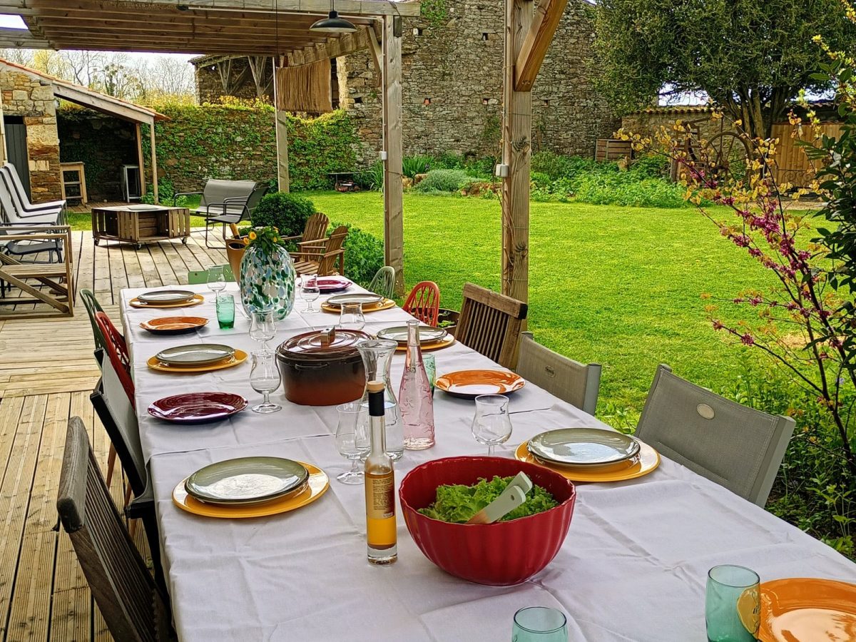 Meublé Le Clos des Hirondelles – La Couture 85320 – A l&rsquo;ombre de la pergola