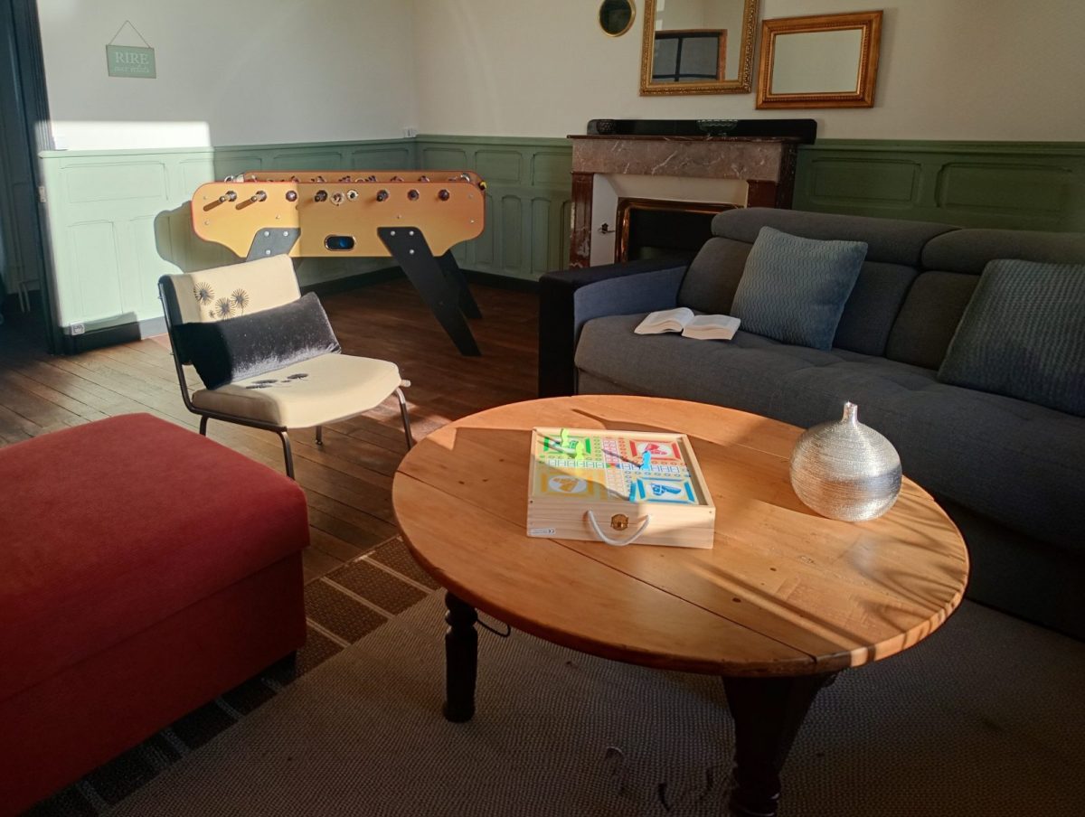 Meublé Le Clos des Hirondelles – La Couture 85320 – Le grand salon