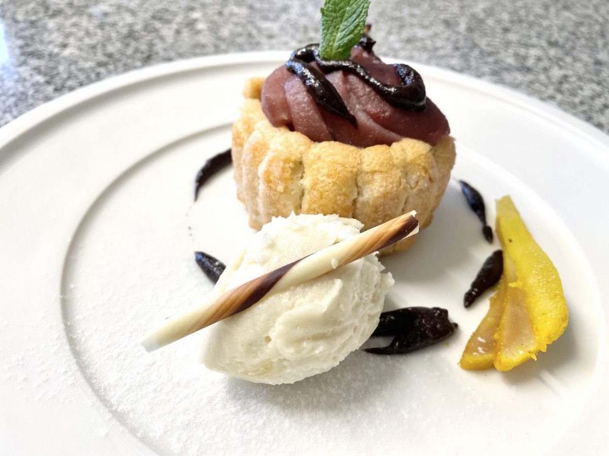 Moulin-Cécile-Chasnais-Charlotte au chocolat et poire cuite dans son vin chaud