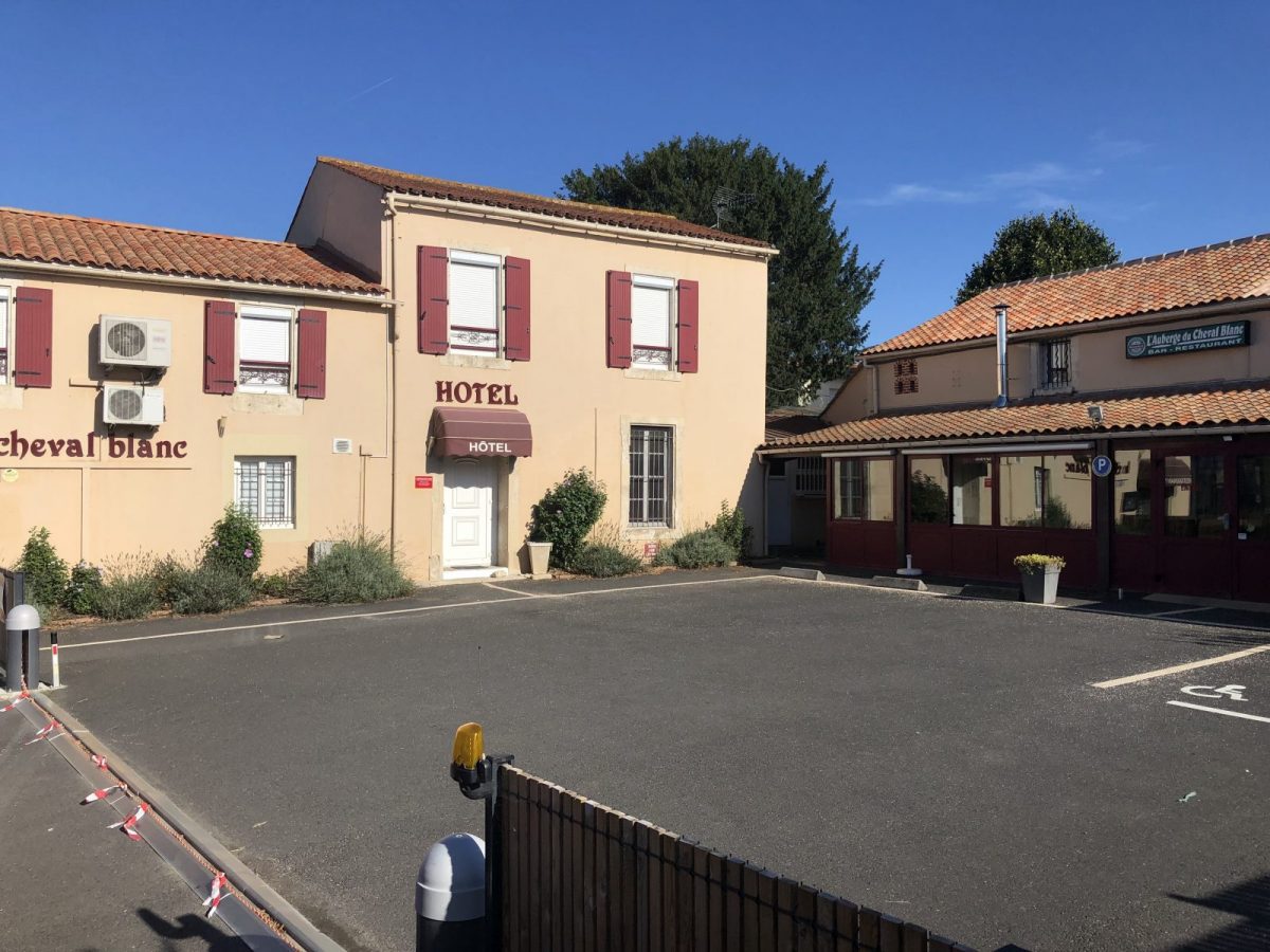 restaurant-auberge-cheval-blanc-nalliers-entrée