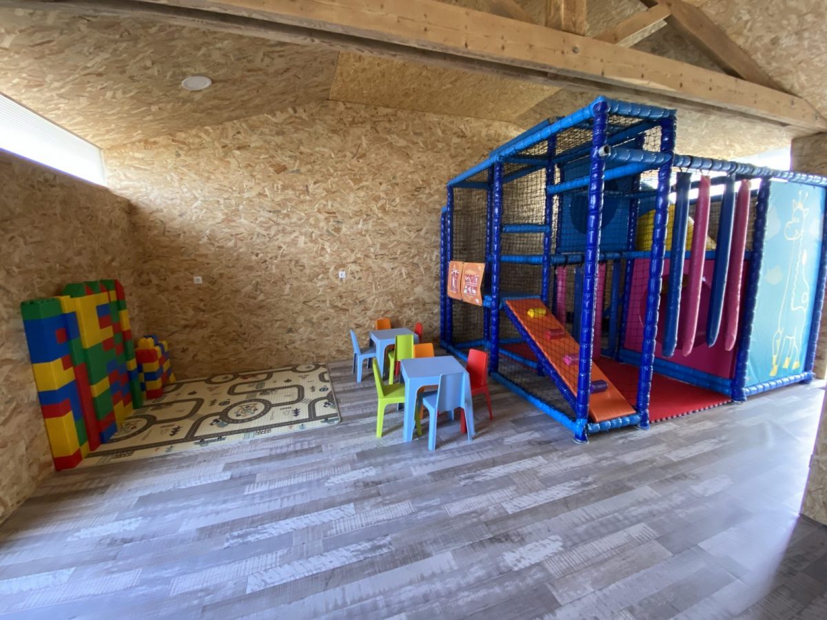 Camping Le Pré des Sables_L’Aiguillon La Presqu’Ile_Salle de jeux
