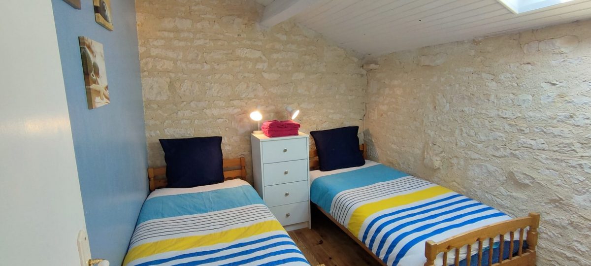 Meublé Le Cerisier_Nalliers_Chambre 3