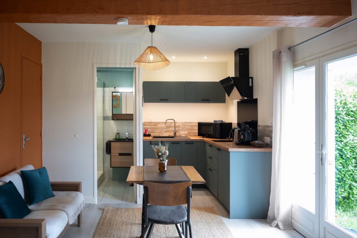 Meublé L’Avocette_Chaillé les Marais_Vue cuisine