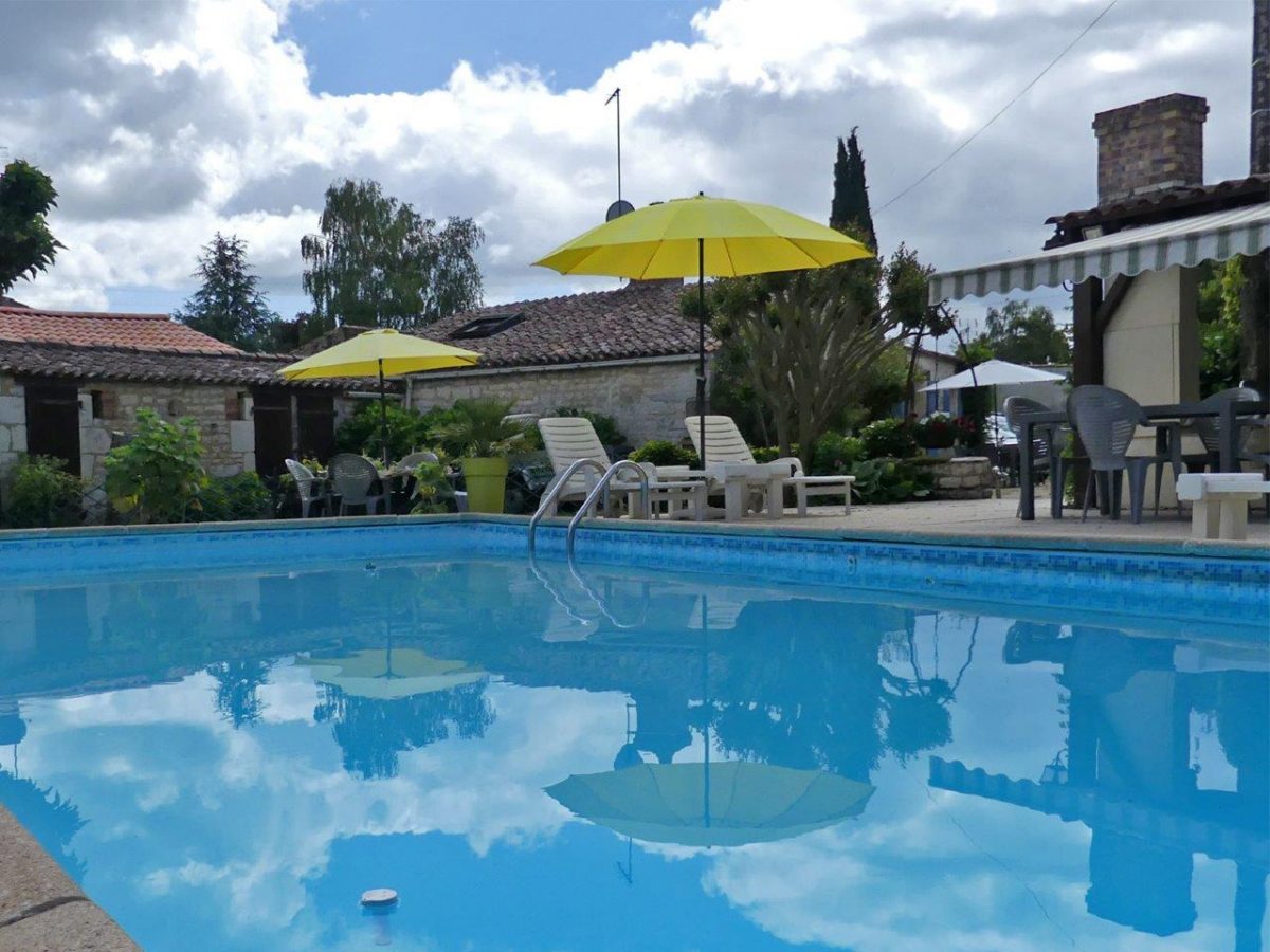 LE COTTAGE BLEU-Lairoux-Pool View