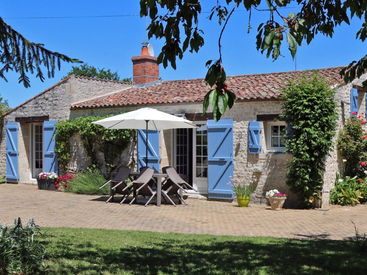 LE COTTAGE BLEU-Lairoux-house