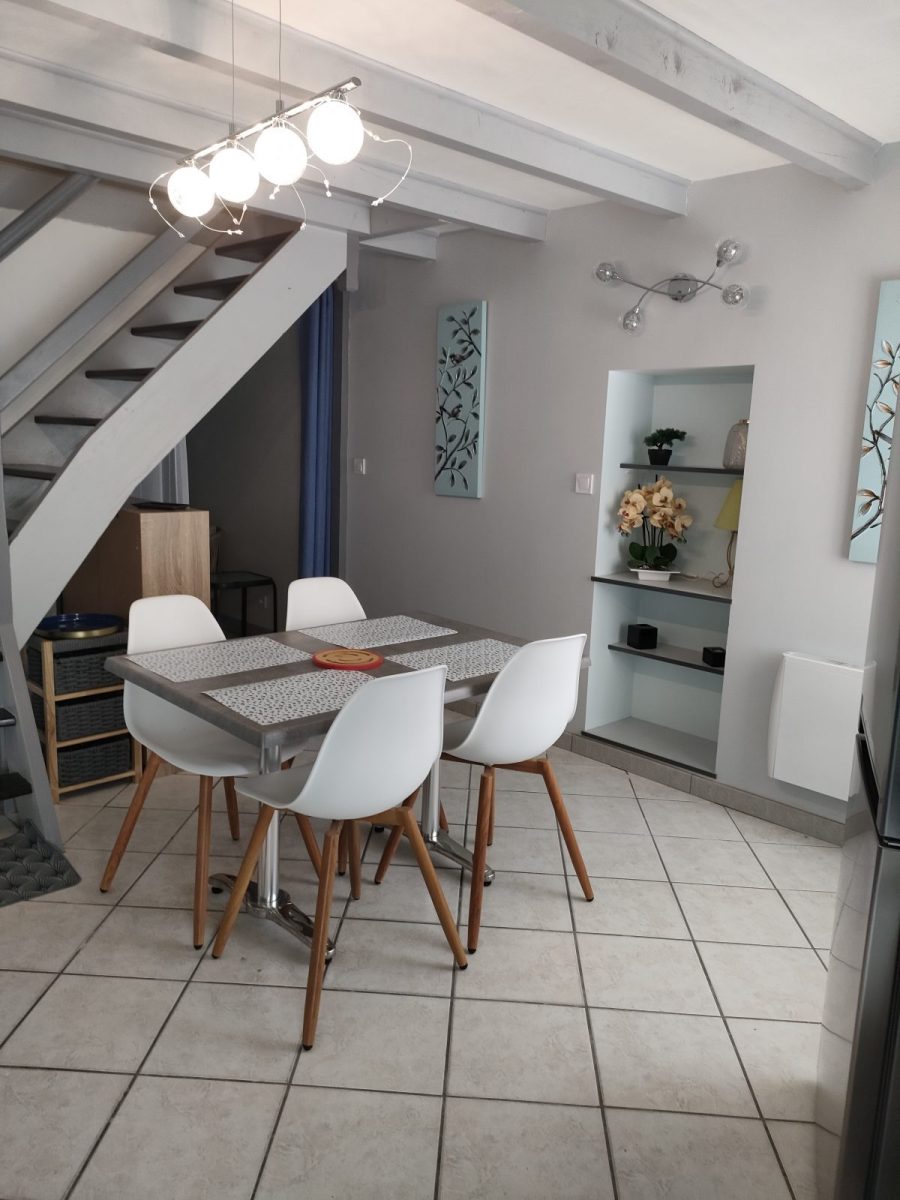Meublé Marine_Luçon_ Espace de vie avec cuisine  (1)