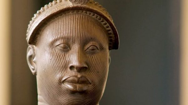 Projection, Les mystérieux trésors du Nigéria