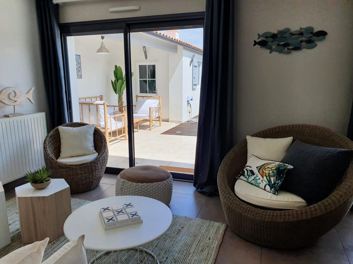 Villa Bahia-L’Aiguillon sur Mer_Salon côté fauteuil cocoon