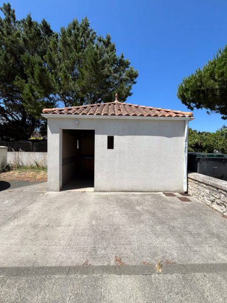 Toilettes publiques – Les Pins