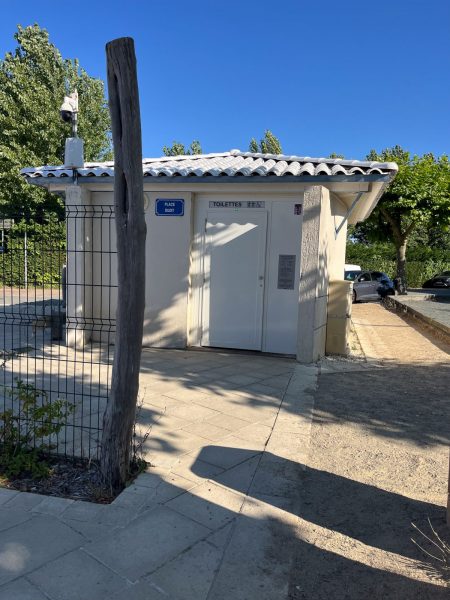 Toilettes publiques – Dudit