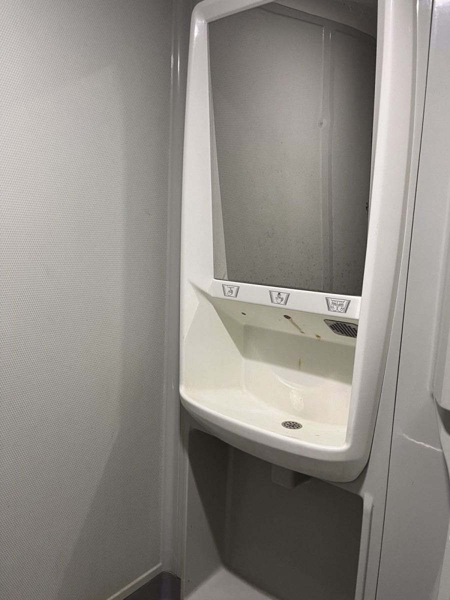 Toilettes-publiques-Luçon-place-Leclerc