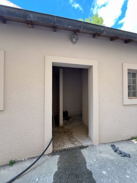 Toilettes publiques – Église