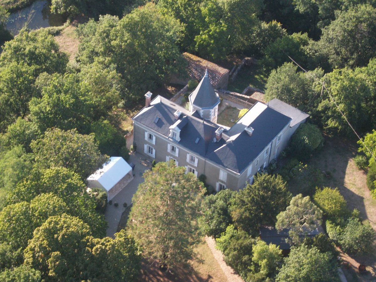 Chambre d’hôtes Logis LA FOLIE_Vue aérienne_MAREUIL SUR LAY DISSAIS