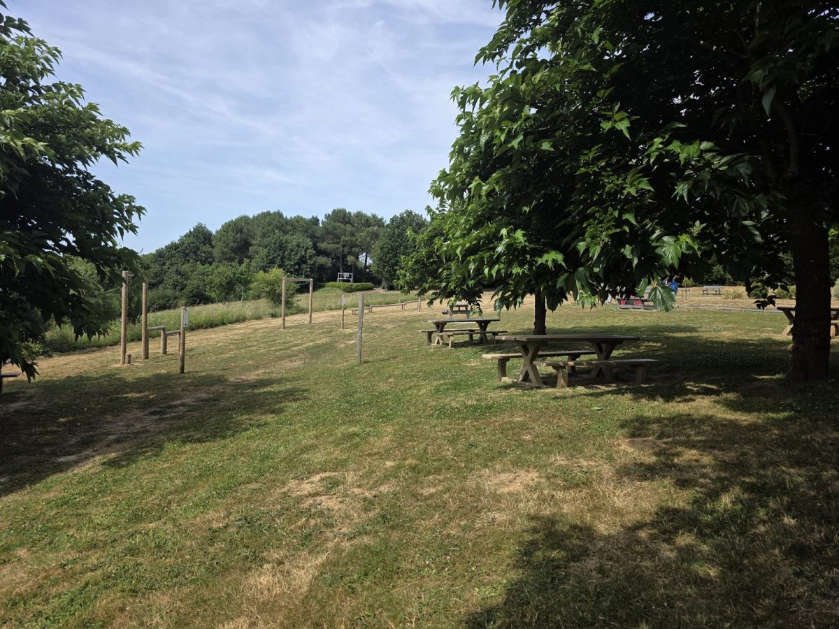 aire-bellenoue-jeux-pique-nique-chateau-guibert (4)