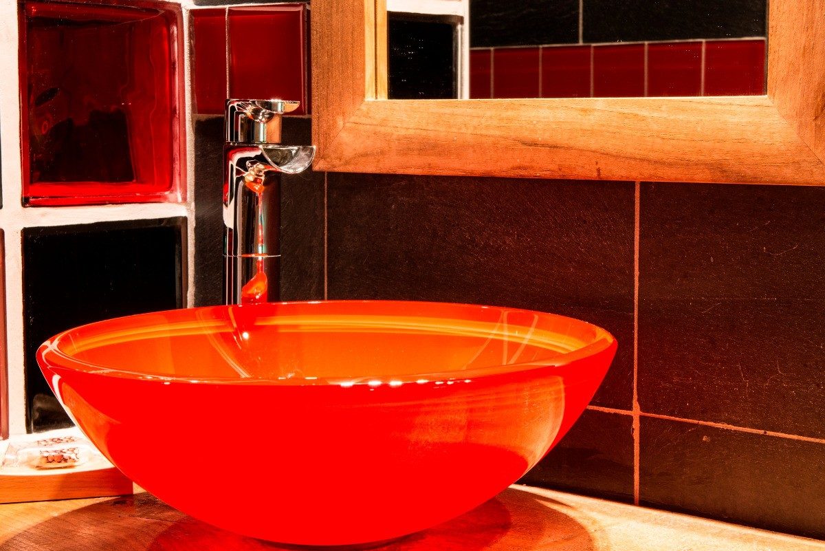 40253 – En rouge et noir…