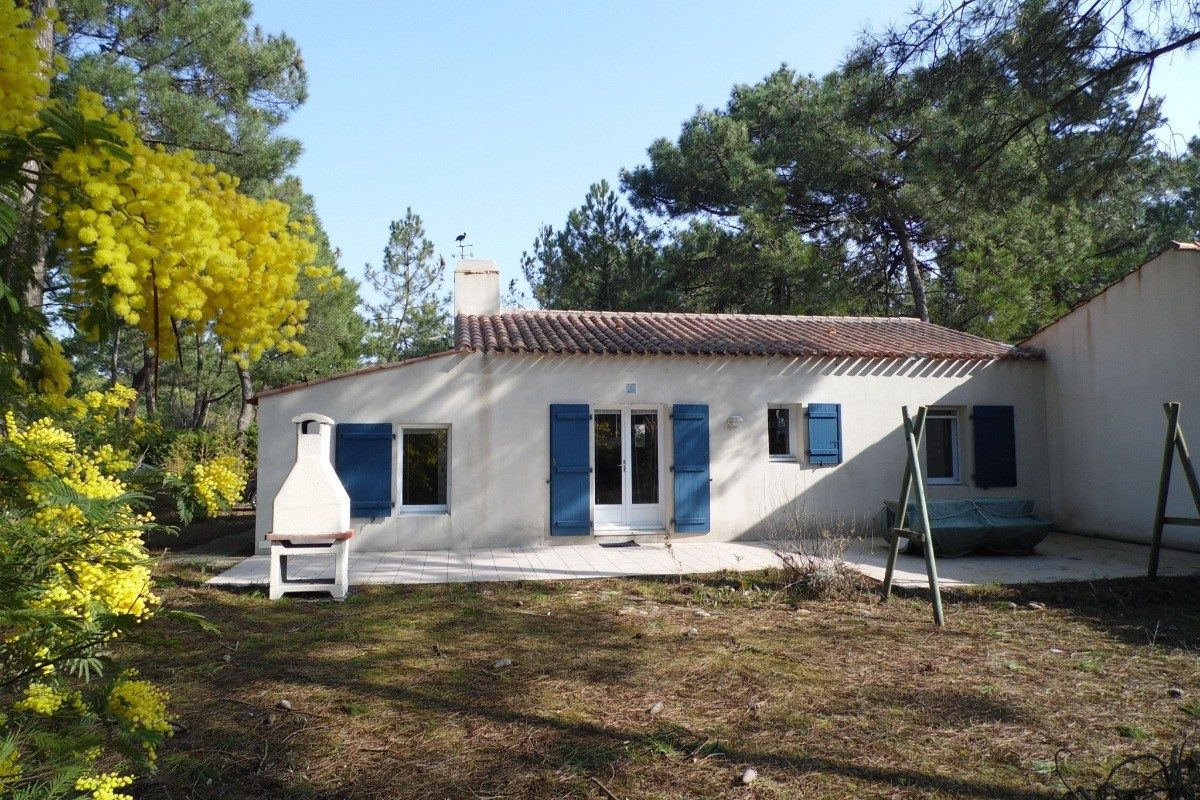 215903 –