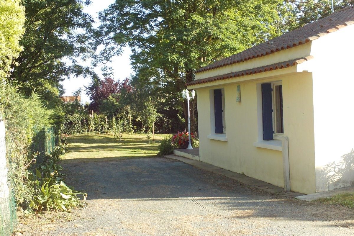 182130 – Façade