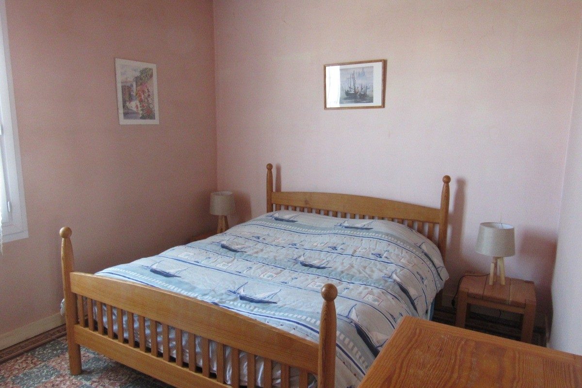 343158 – Chambre avec un lit en 140