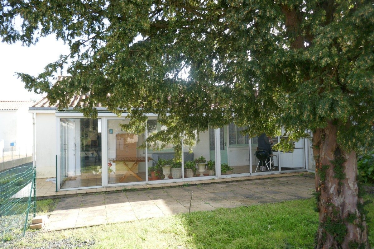 264343 – La véranda ouvrant sur le jardin
