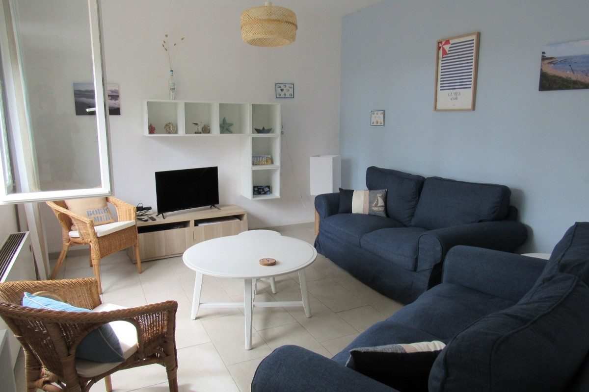 351788 – Salon