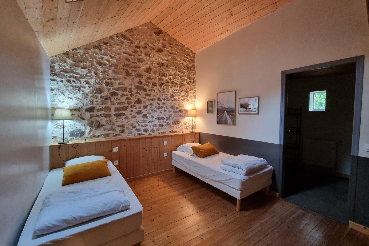219901 – Chambre rez-de-chaussée Gite Ethique (3) avec salle de bain privative