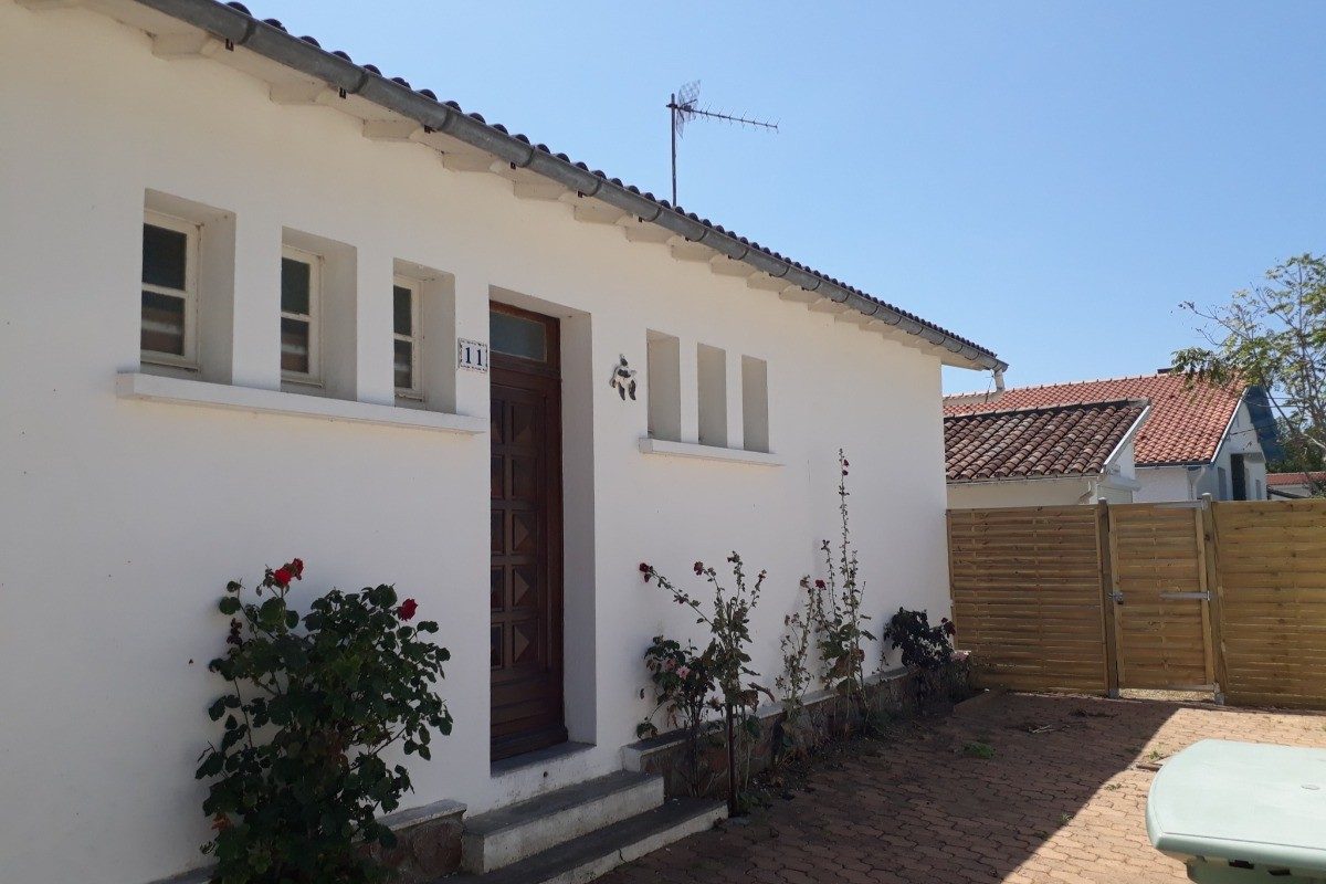 346043 – Façade
