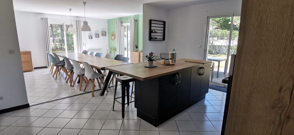 411465 – Cuisine + pièce de vie