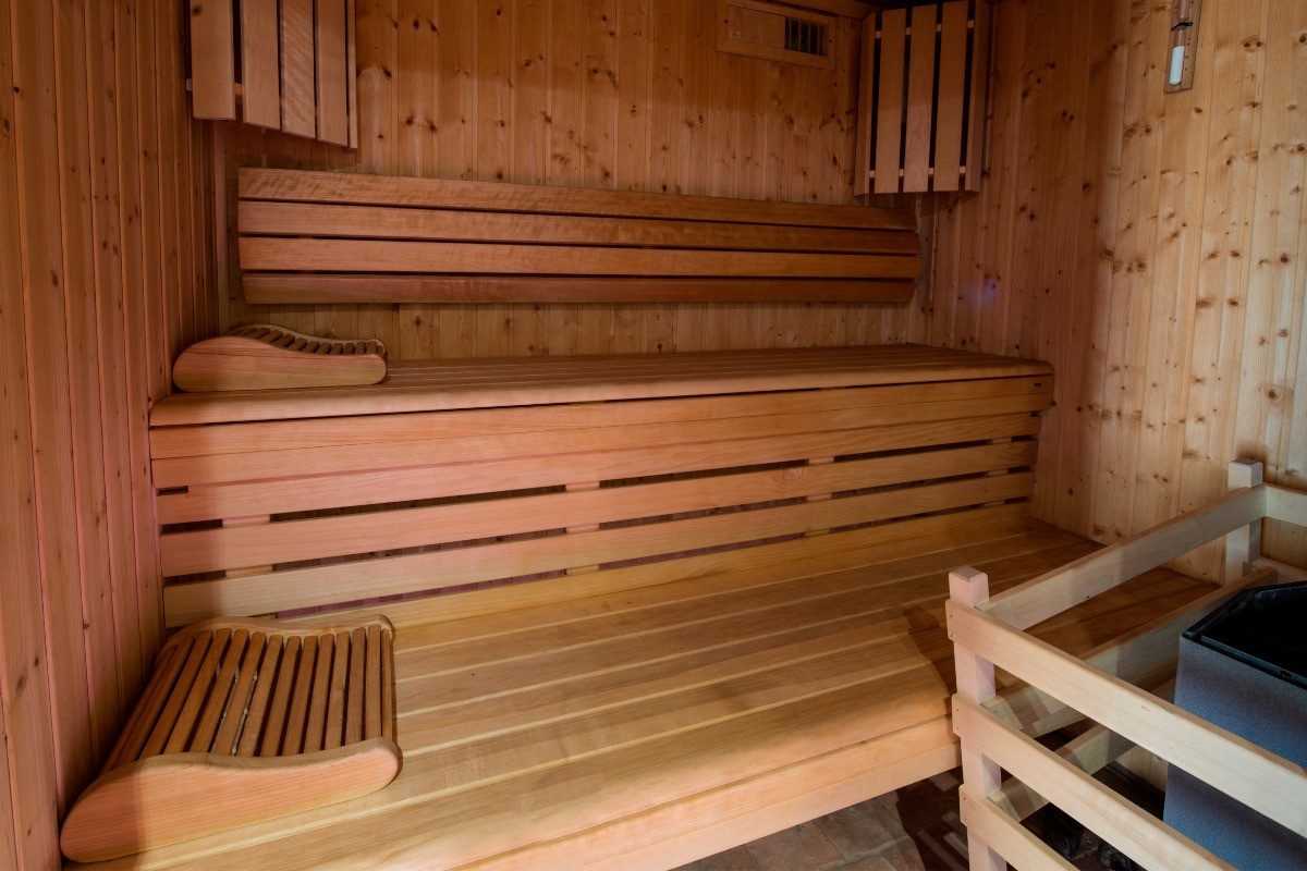 40234 – Spa privatif indépendant avec jacuzzi d’exception de marque Jacuzzi et un sauna traditionnel