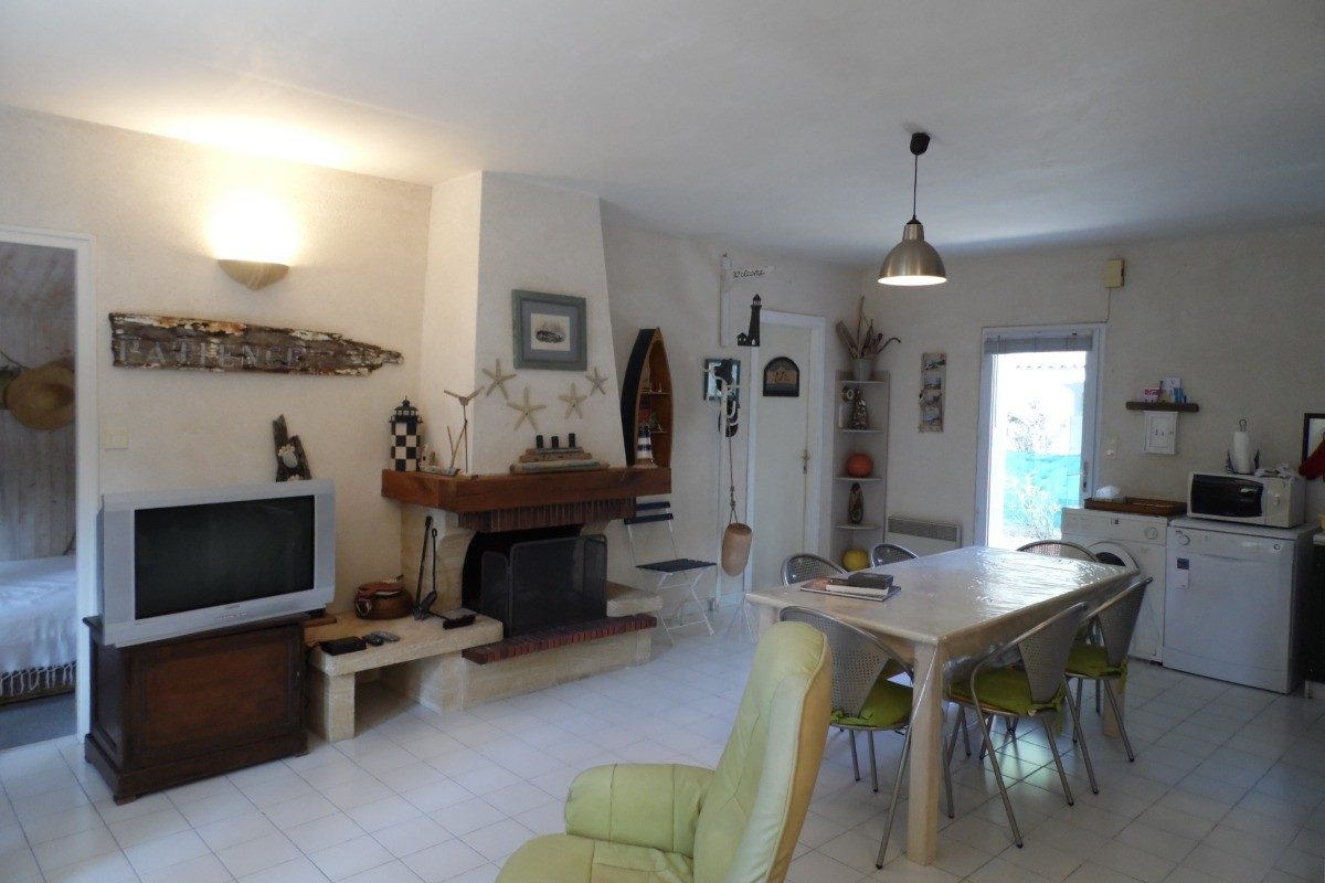 215896 –