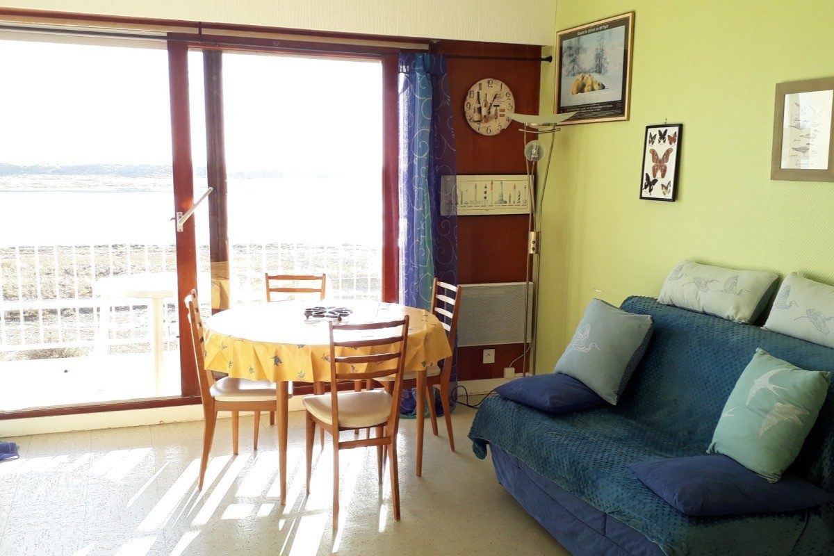 294745 –
