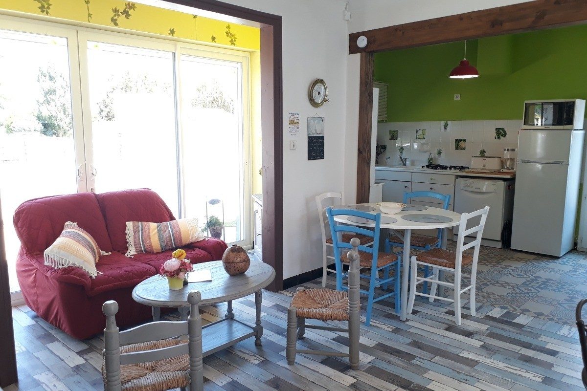 233470 – Salon