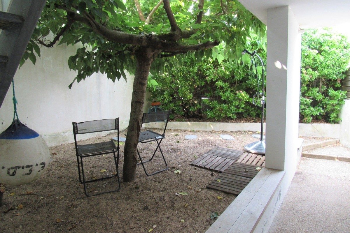 343173 – Cour