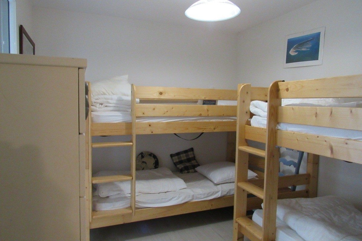 343171 – Chambre avec 4 lits en 90 en rez-de-chaussée