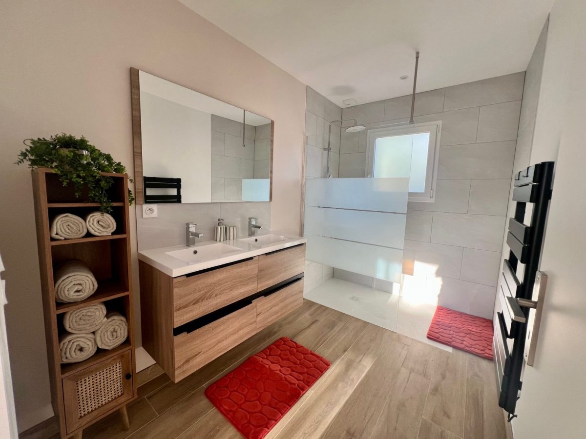 Meublé Roudin_Bessay_Salle de bain