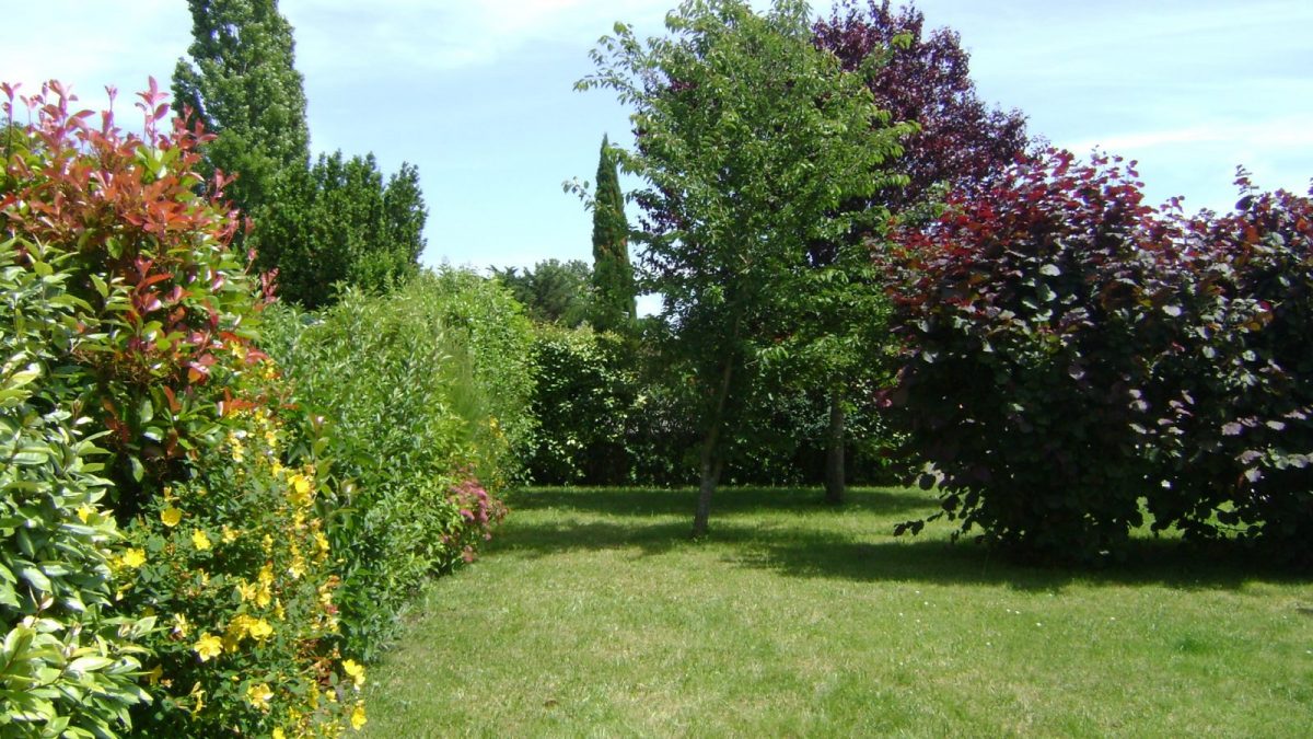 Meublé NATMARIAN – Grues Jardin arboré