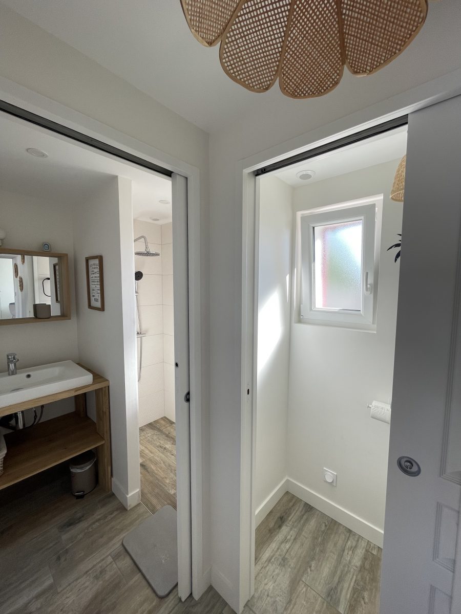 Meublé La Bohème _La Faute sur Mer_vue sdb et WC