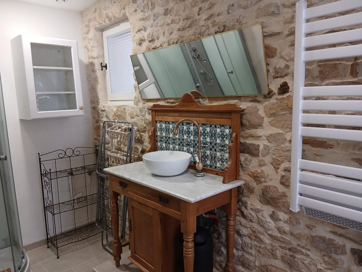 Meublé La Maisonnée_Saint Michel en L&rsquo;Herm_Salle d&rsquo;eau (2)