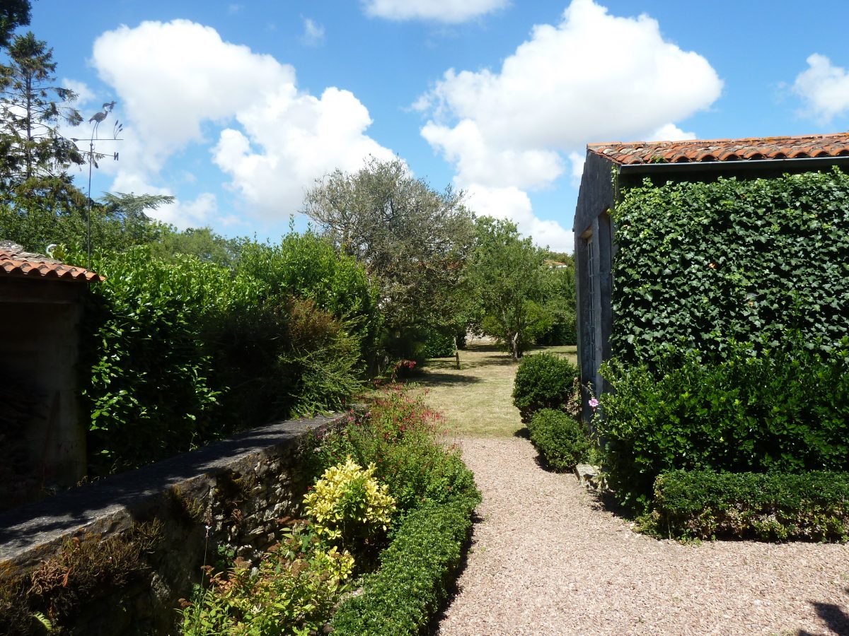 Meublé La Ribardière_Saint Michel en L’Herm_Vers le jardin